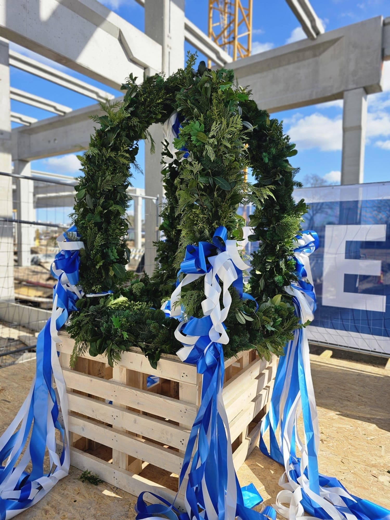 BVG Richtfest Berlin – Richtkrone, Zeltbau und Tischdekoration mit Backsteinsiegel